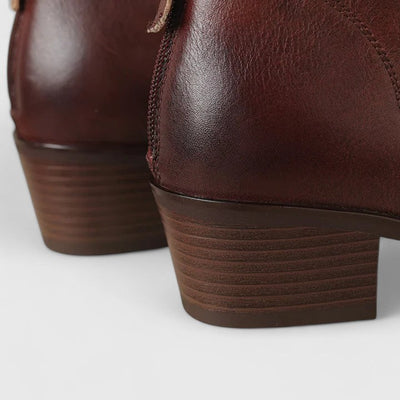 Klara | Elegante Stiefel mit spitzer Zehenkappe